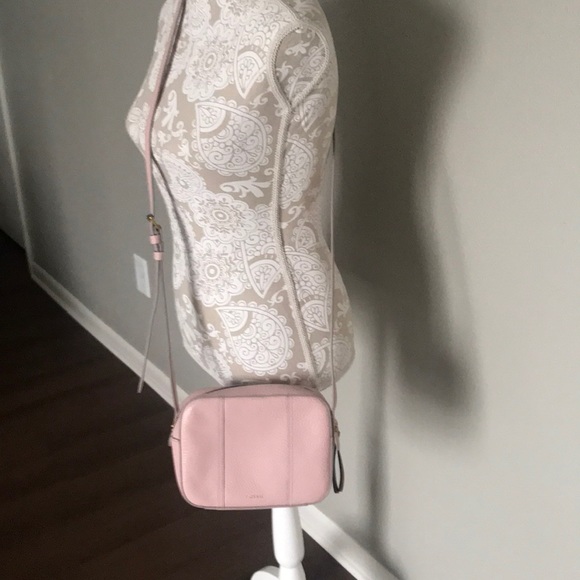 Fossil Handbags - ❤️ NWOT Fossil lite pink purse!